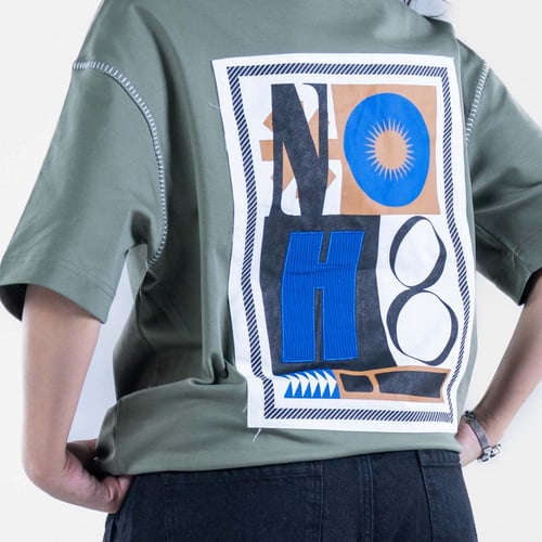 تيشيرت اوفرسايز خامه طبية بطبعة خلفية كبيرة - زيتي