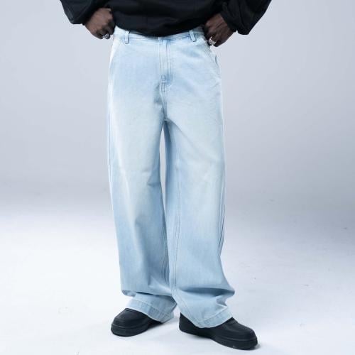 بنطلون جينز أوفرسايز بخصر ثابت وقصة ساق عريضة ومست...