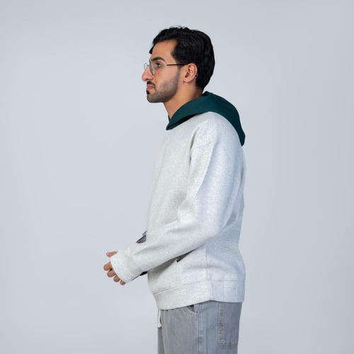 هودي سادة مع كاب زيتي اوفر سايز تطريز الكم الايمن...