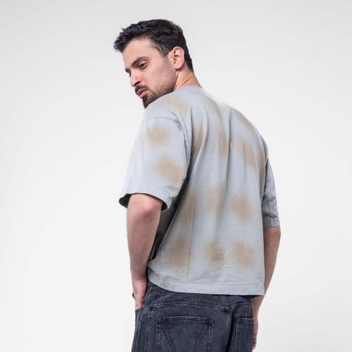 تيشيرت اوفرسايز بكتابه رقمية اماميه بارزة - رمادي