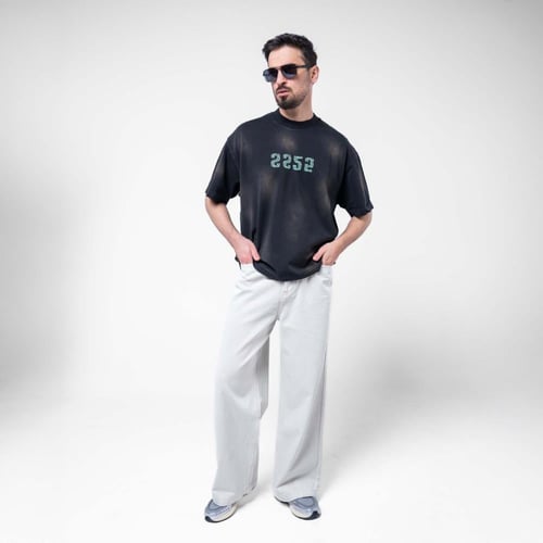 تيشيرت اوفرسايز بكتابه رقمية اماميه بارزة- أسود