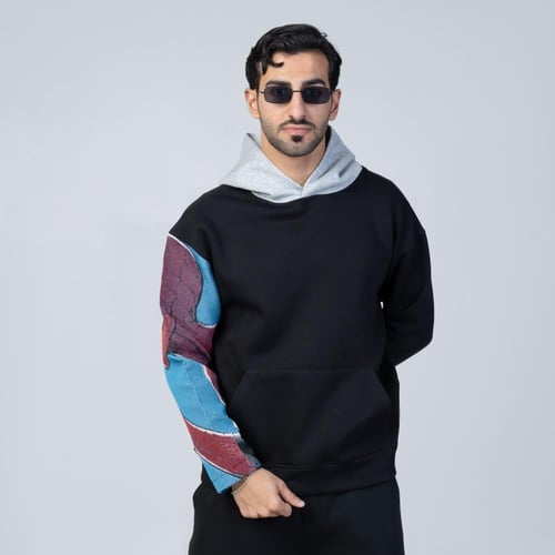 هودي مع كاب رمادي اوفر سايز تطريز الكم الايمن انمى...