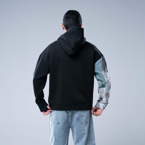 هودي سادة أوفرسايز بقبعة وطباعة أنمي مختلفة على ال...