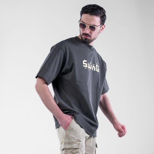 تيشيرت مزين بشعار SWAG باللون الاصفر - زيتي