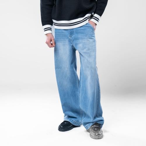 بنطلون جينز أوفرسايز بخصر ثابت وقصة ساق عريضة ومست...