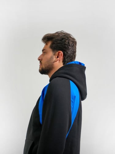 هودي أنيق بجوانب ملونه مع قصة الاصبع - اسود