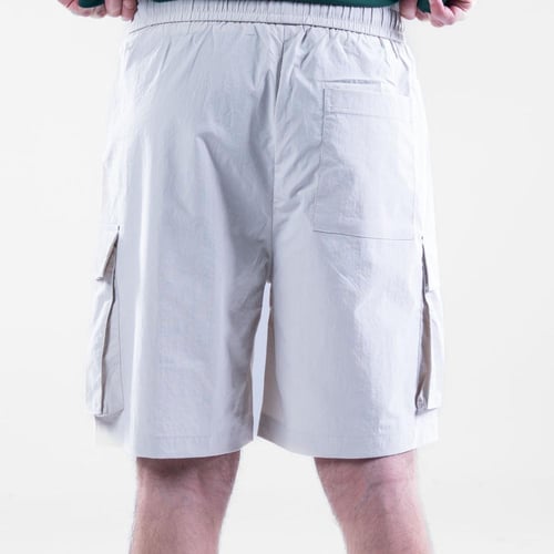 شورت برشوت كارجوا بتصميم واسع وجيوب متعددة باللون...