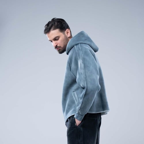 هودي أوفرسايز بقبعة داخلية بلون مغاير وشعار وتأثير...