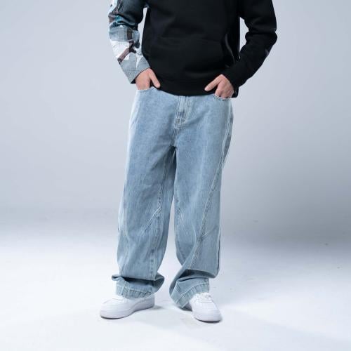 بنطلون جينز أوفرسايز بخصر ثابت وقصة ساق عريضة ومست...