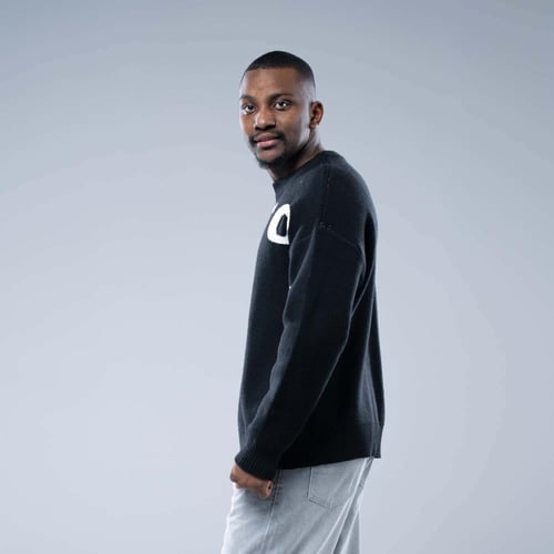 سويتر شتوي أوفرسايز بياقة مستديرة وتصميم حروف بيضا...