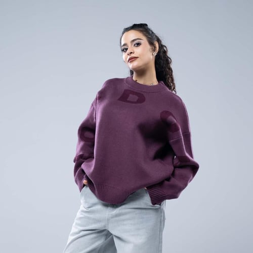 سويتر شتوي أوفرسايز بياقة مستديرة وتصميم حروف بارز...