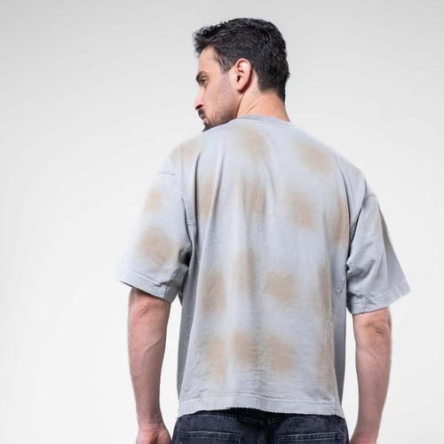 تيشيرت اوفرسايز بكتابه رقمية اماميه بارزة - رمادي