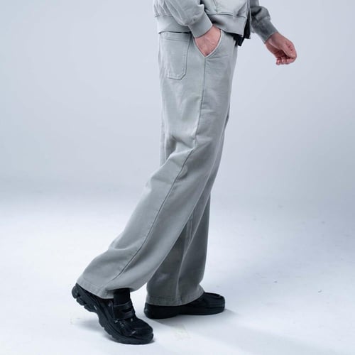 بنطلون رياضي واسع أوفرسايز بخصر مطاطي وقصة مستقيمة...