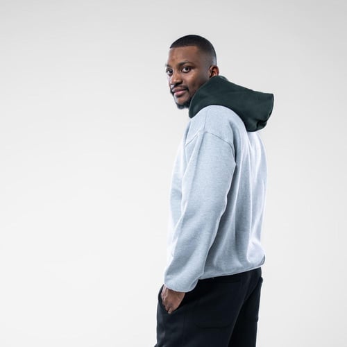 هودي أوفرسايز بقبعة متباينة وطباعة نص على الصدر وح...