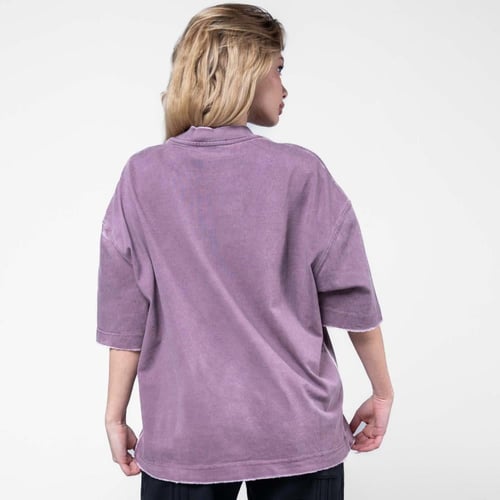 تيشرت بكتابه اماميه مميزه ورقبة دائرية - بنفسجي