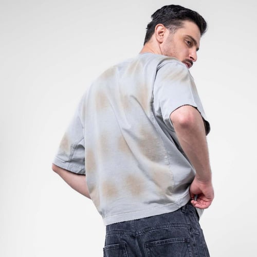 تيشيرت اوفرسايز بكتابه رقمية اماميه بارزة - رمادي