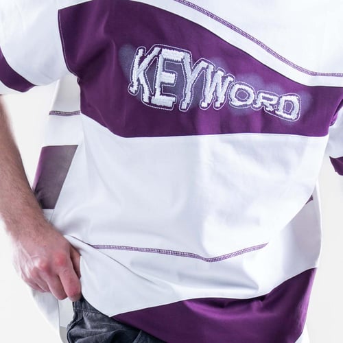 تيشرت شبابي بستايل كاجوال وطبعة KEYWORD - ابيض