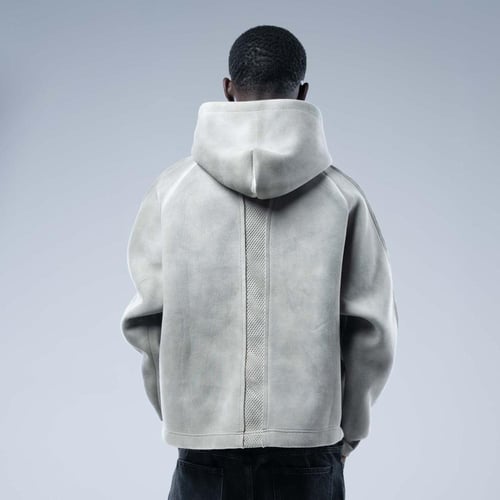 هودي أوفرسايز بقصة ريجلان وشعار مطرز وتأثير مغسول...