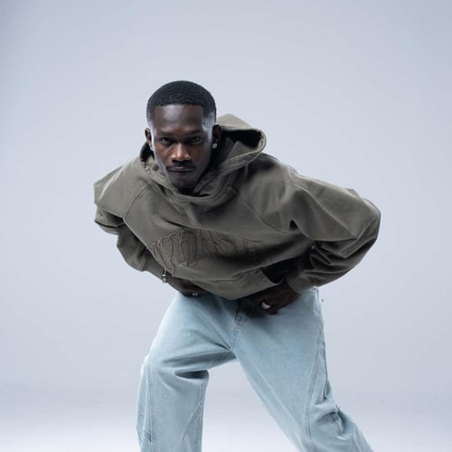 هودي اوفرسايز بكاب بتطريز بارز بنفس اللون - بني