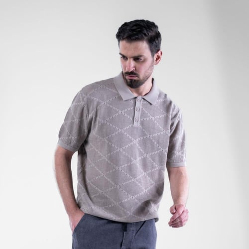 تيشيرت بولو كلاسيك بتفاصيل كاجول خامة ناعمة وخفيفة...