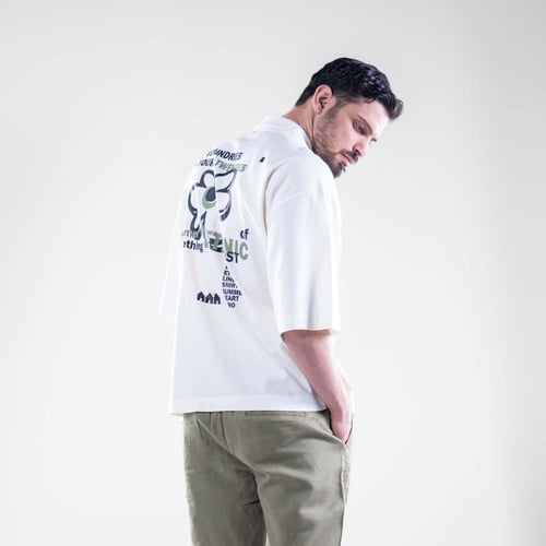 قميص بقصه مربعه وبطبعه مميزة - ابيض