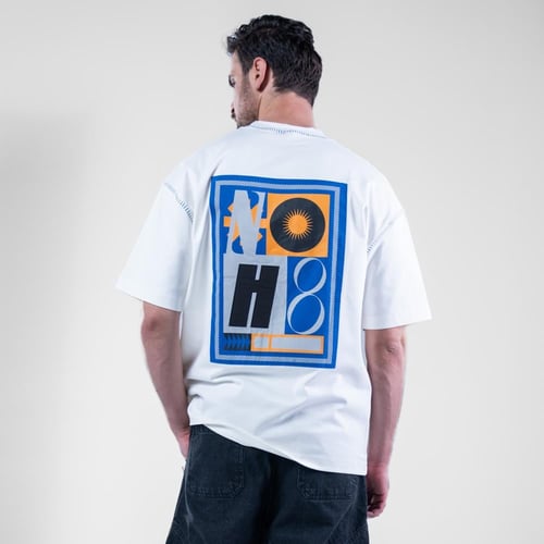 تيشيرت اوفرسايز خامه طبية بطبعة خلفية كبيرة - ابيض