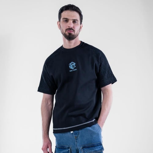 تيشيرت اوفرسايز خامه طبية منقوشة بتصميم شبكي هندسي...