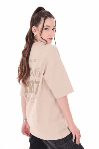 تيشيرت قصه عاديه بألوان حيادية وطباعه رقميه - بيج