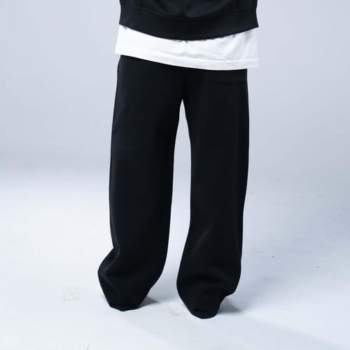 بنطلون رياضي واسع أوفرسايز بخصر مطاطي وقصة مستقيمة...