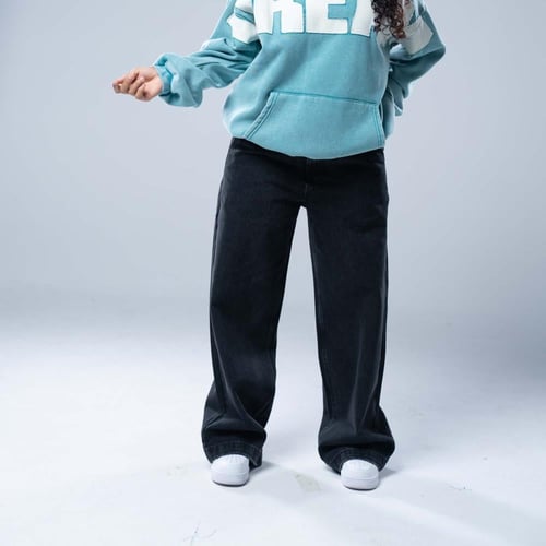 بنطلون جينز أوفرسايز بخصر مرتفع وقصة ساق مستقيمة و...