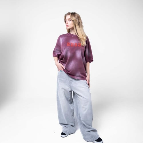 تيشيرت اوفرسايز بكتابه رقمية اماميه بارزة- أحمر غا...