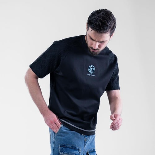 تيشيرت اوفرسايز خامه طبية منقوشة بتصميم شبكي هندسي...