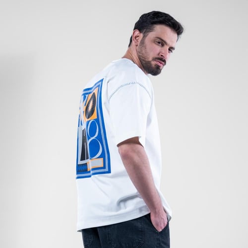 تيشيرت اوفرسايز خامه طبية بطبعة خلفية كبيرة - ابيض