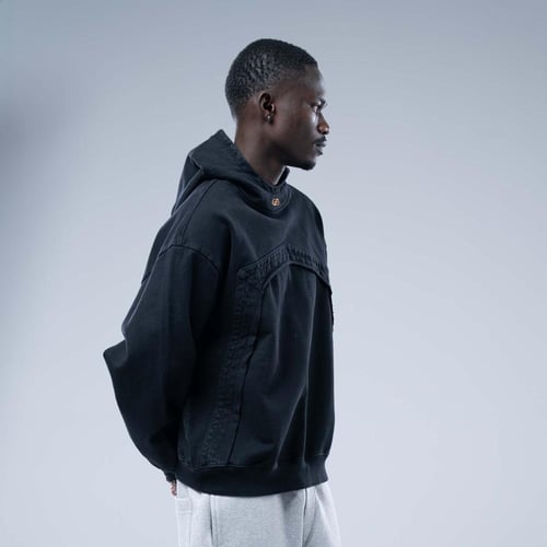 هودي أوفرسايز بكاب وتصميم جيب فريد-أسود