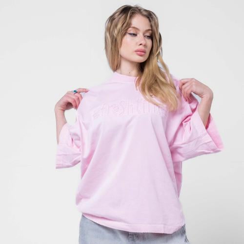 تيشيرت اوفرسايز بكتابه حفر اماميه - وردي