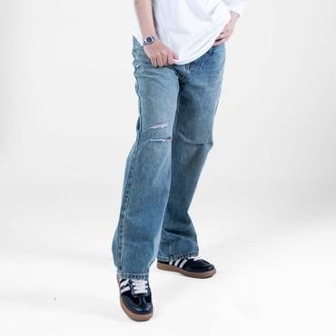 بنطلون جينز أوفرسايز بقصة مستقيمة وتمزيق خفيف – أز...