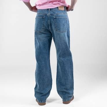 بنطلون جينز أوفرسايز بقصة مستقيمة وتمزيق خفيف – أز...