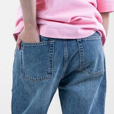 بنطلون جينز أوفرسايز بقصة مستقيمة وتمزيق خفيف – أز...