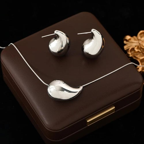 طقم نسائي أنيق