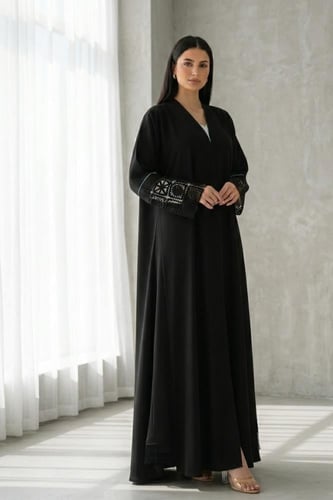 عباية كريب مغسول أسود | تفاصيل دانتيل هندسي