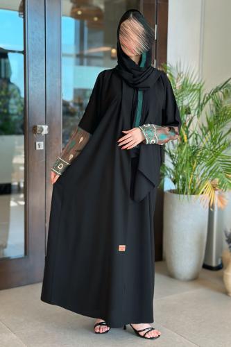 عباية كريب سوداء | أكمام حرير اخضر