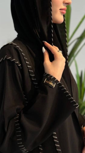 عباية كريب اسود | تطريز ناعم
