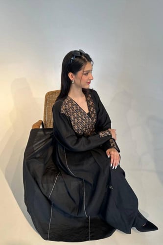 عباية لينن | كريب مع قطن مطرز