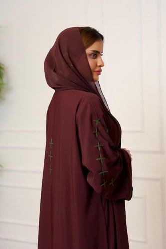 عباية كريب نواعم | تطريز هندسي اخضر