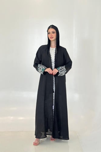 عباية لينن اسود | قطن اخضر مطرز ورود وفوليك أبيض