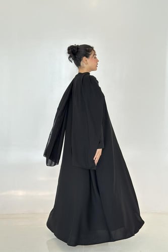 عبايه كريب | أكمام تطريز اسود