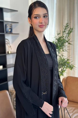 عباية كريب اسود | تطريز ناعم