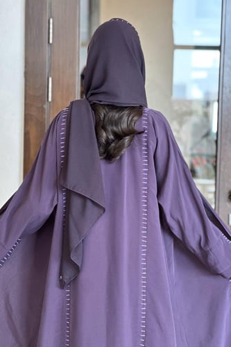 عباية كريب مغسول موف | تطريز يدوي مخطط