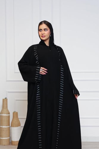 عباية كريب نواعم كوري أسود | تطريز "الخطوط المتواز...