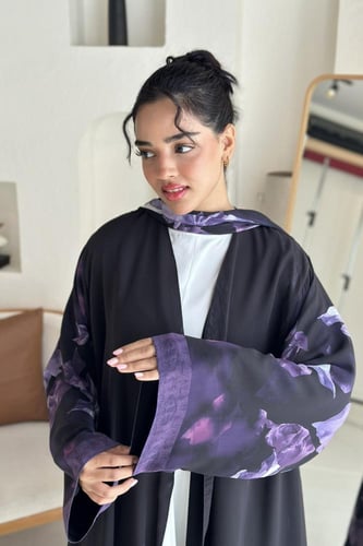 عباية شيفون طباعة اسود وبنفسجي
